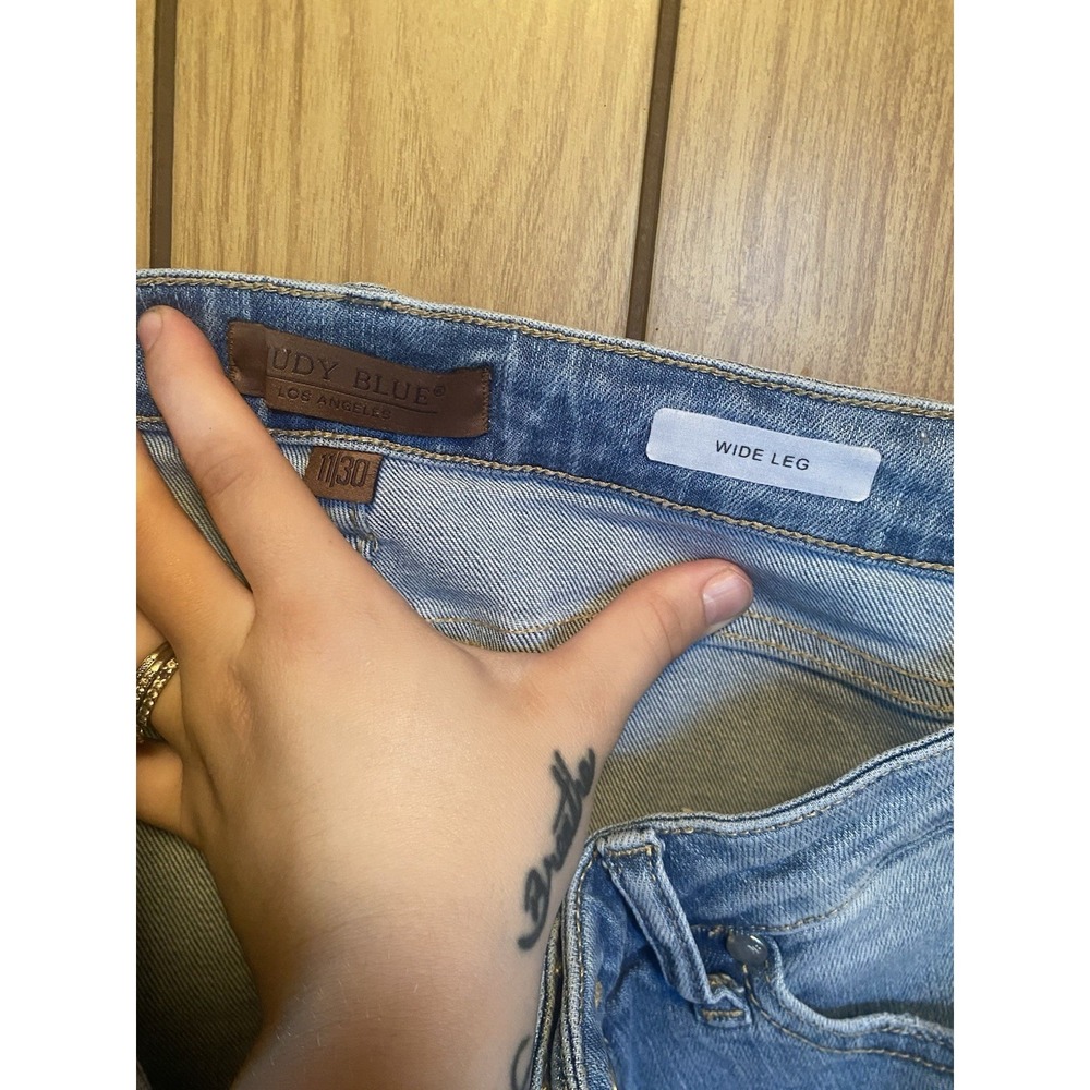Judy Blue Wide Leg Distressed Jeans Raw Hem Light Wash Women's 11/30 - Picture 9 of 10